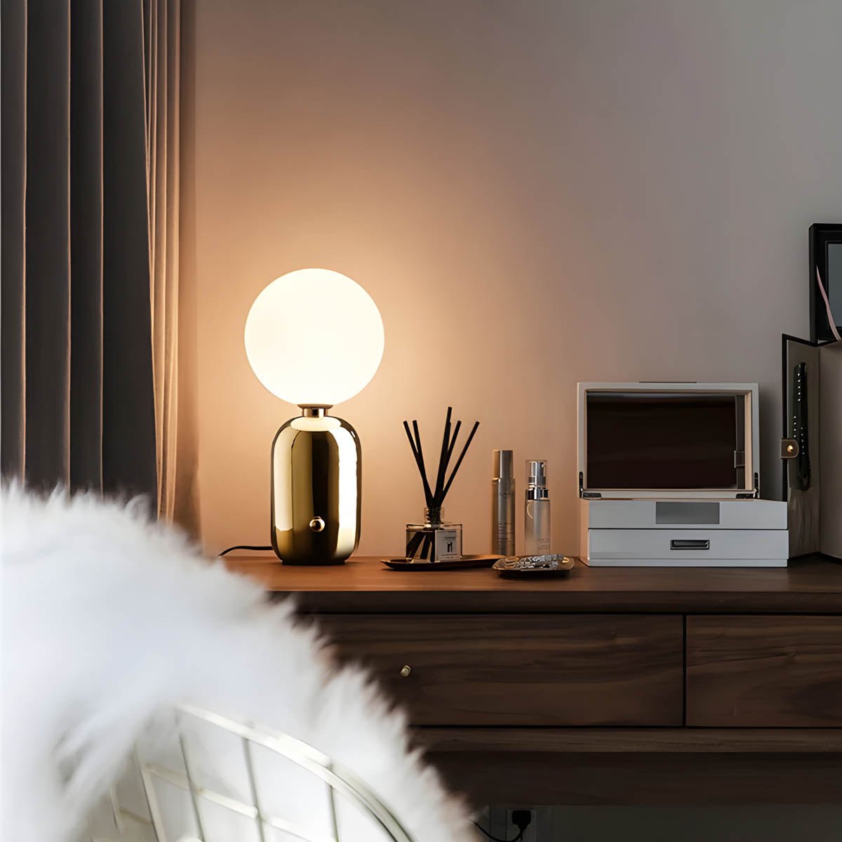 Hom & Ember – Modern Spherical Lamp - Hom & Ember